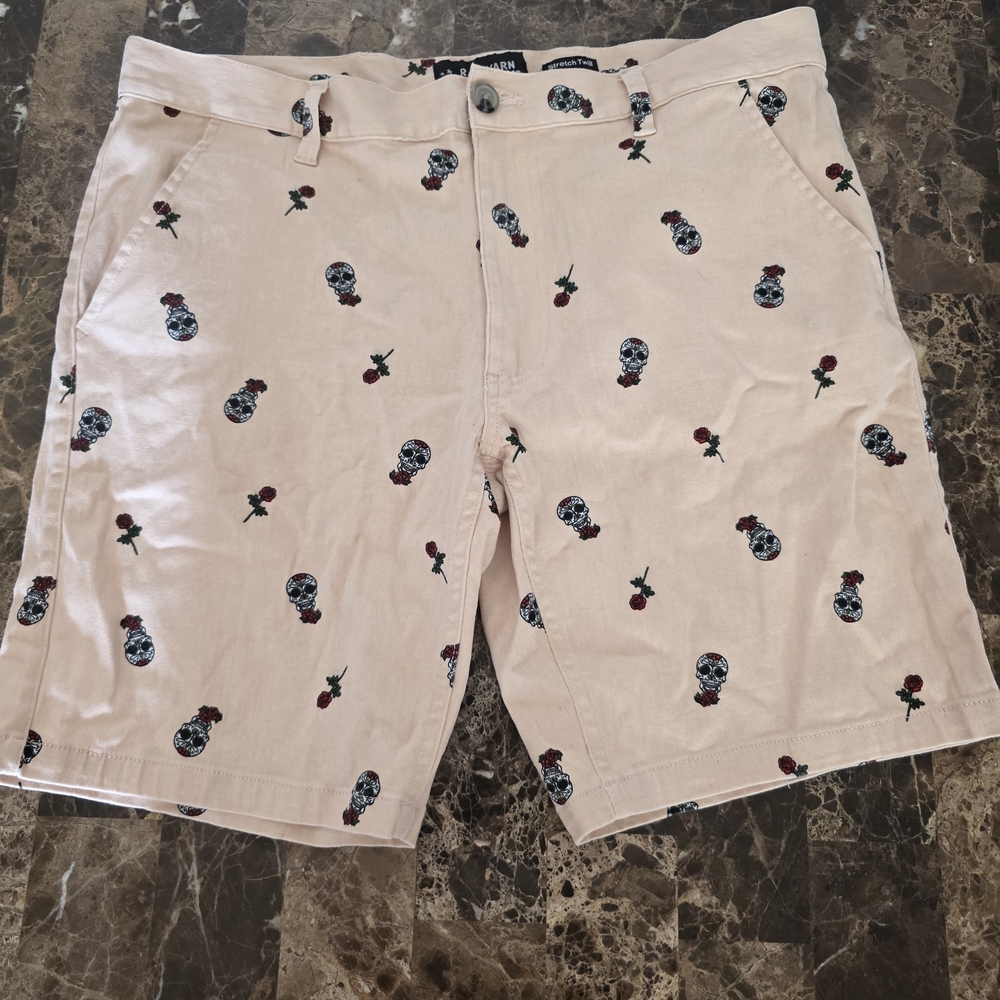 Men's Pale Peach Skull Print Shorts Size 34. Raw Yarn Industries